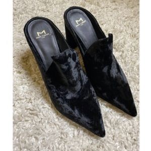 Velvet black heeled slides. Super cute. Never worn! 🖤